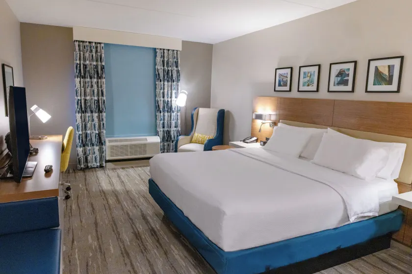 Hilton Garden Inn Lakewood - Image 1