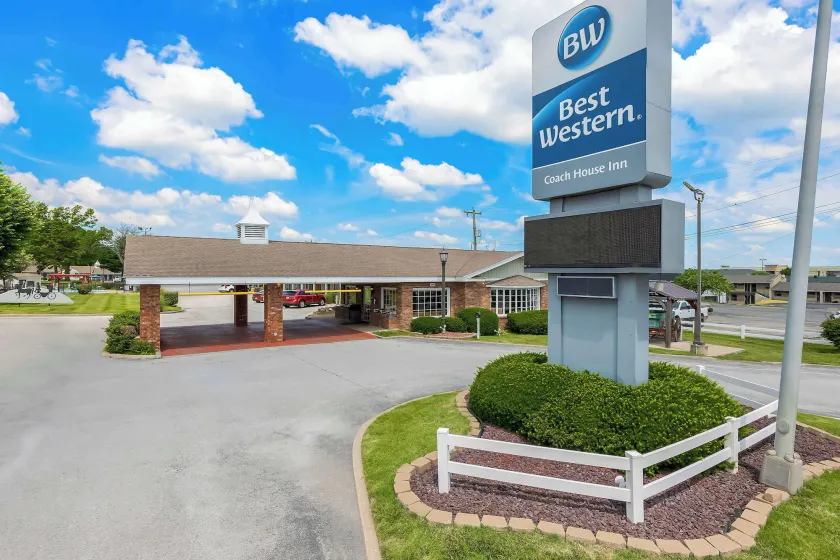 Best Western Coach House - Image 1