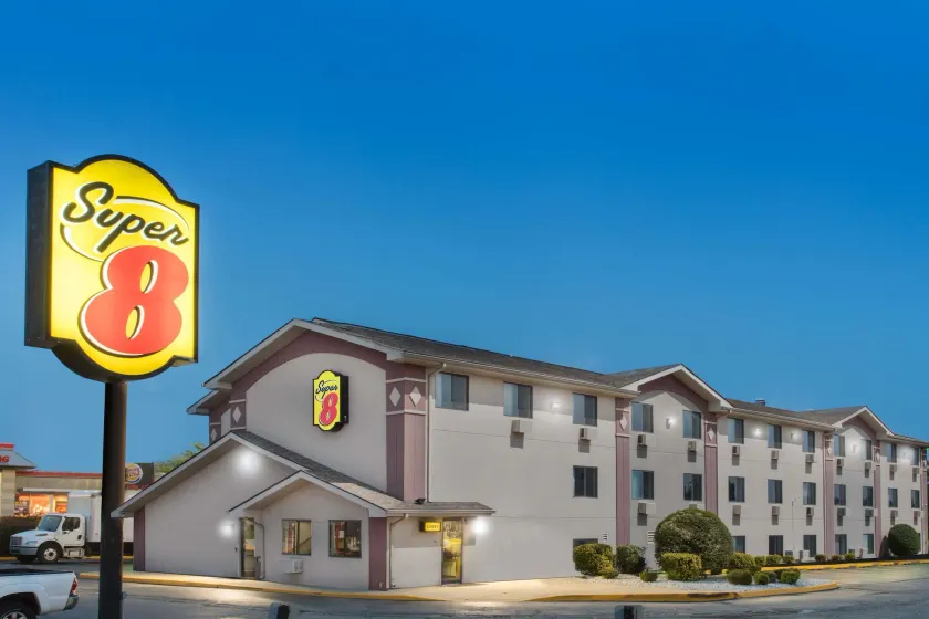 Super 8 by Wyndham Aberdeen MD - Image 1