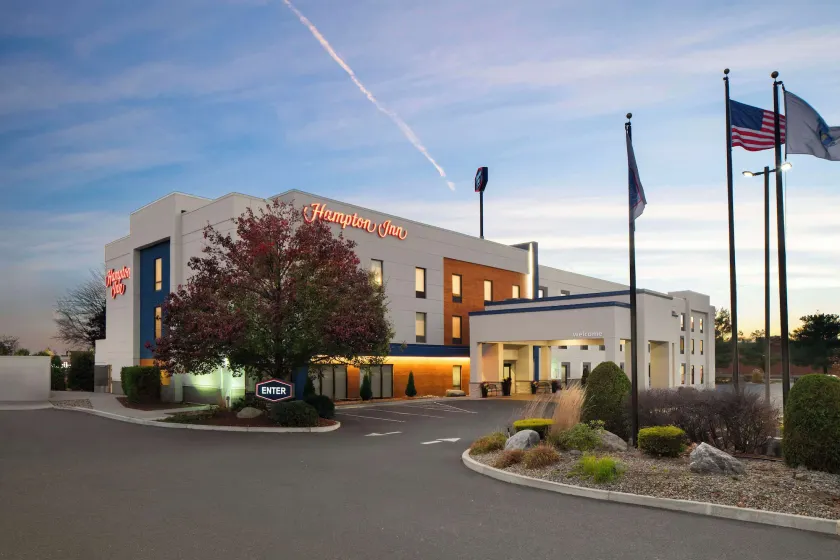 Hampton Inn Chicopee/Springfield - Image 1