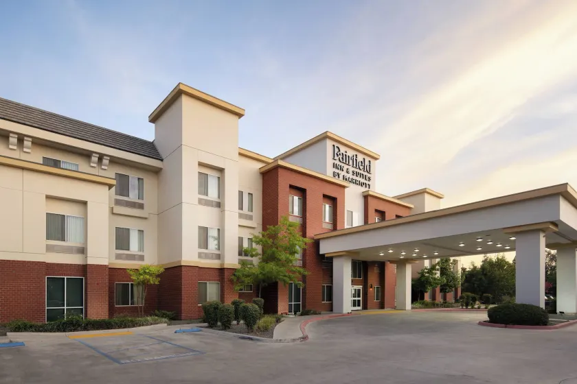 Fairfield Inn & Suites by Marriott Visalia Tulare - Image 1