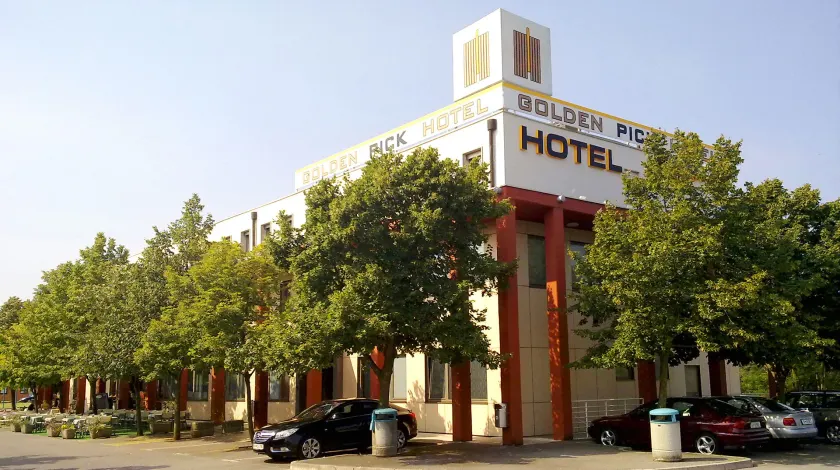 Hotel Prunk - Image 1