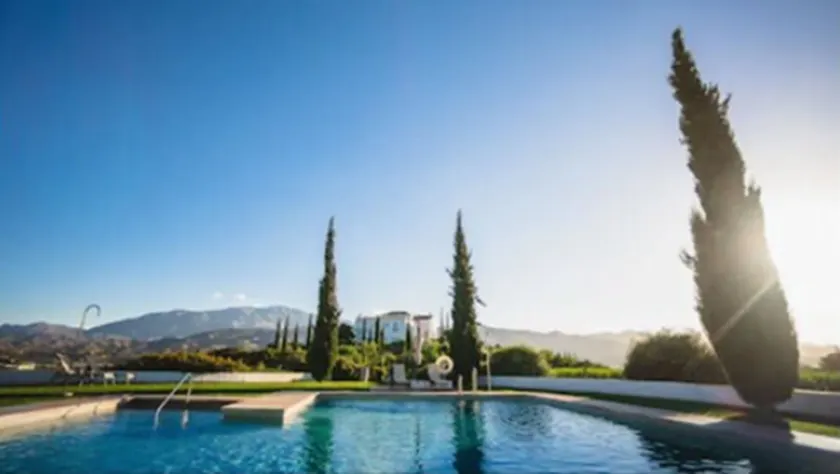 B Bou Hotel Cortijo Bravo - Image 1