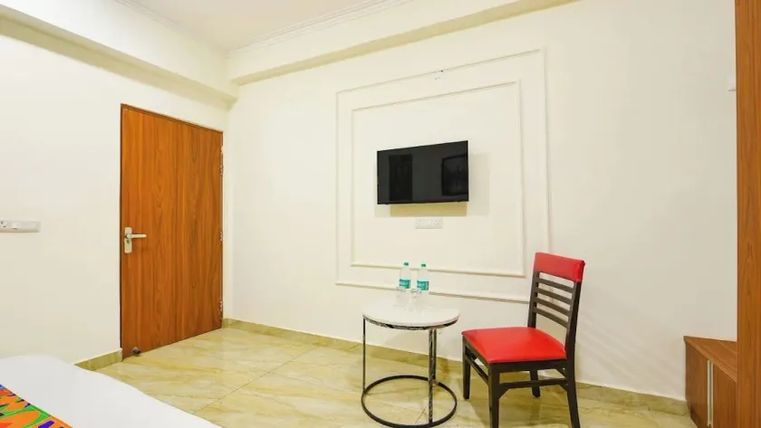 Hotel Golden Petals  - Zimmer