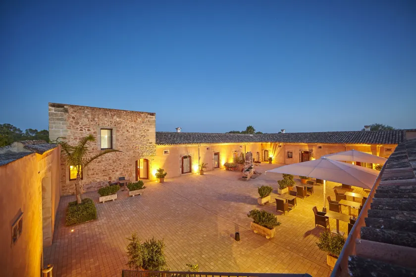 Bennoc Petit Hotel - Image 1