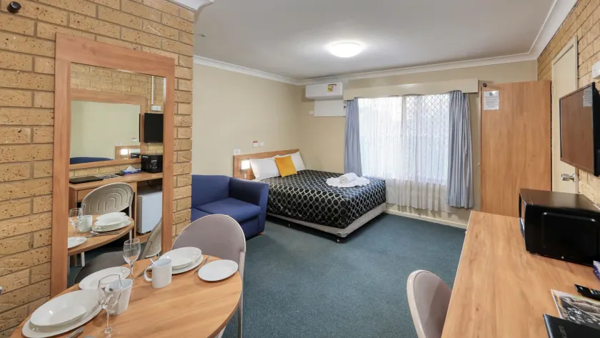 Forest Lodge Motor Inn & Restaurant - Room