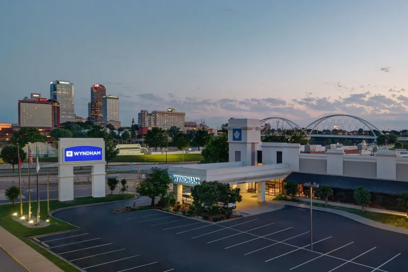 Wyndham Riverfront Hotel - Image 1