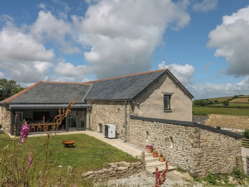 Reddaway Threshing Barn - Image 1