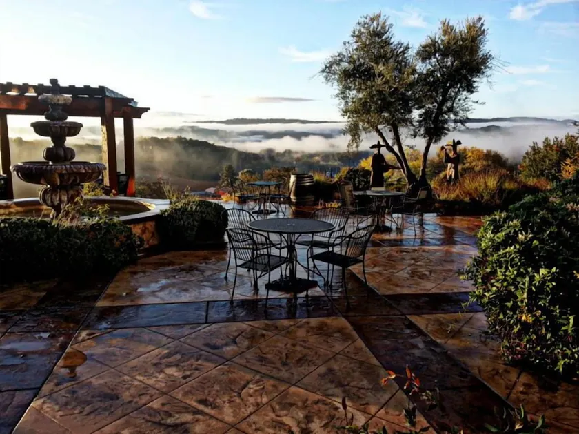Croad Vineyards - The Inn - Image 1