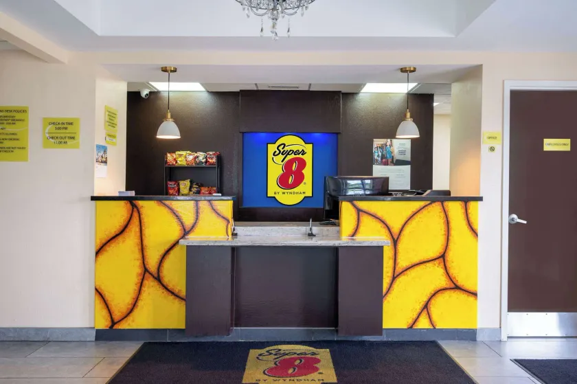 Super 8 by Wyndham Salisbury - Image 1
