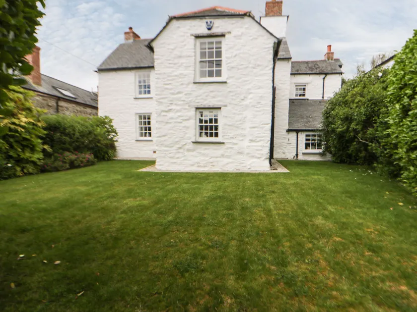 Great Western Farmhouse - Image 1