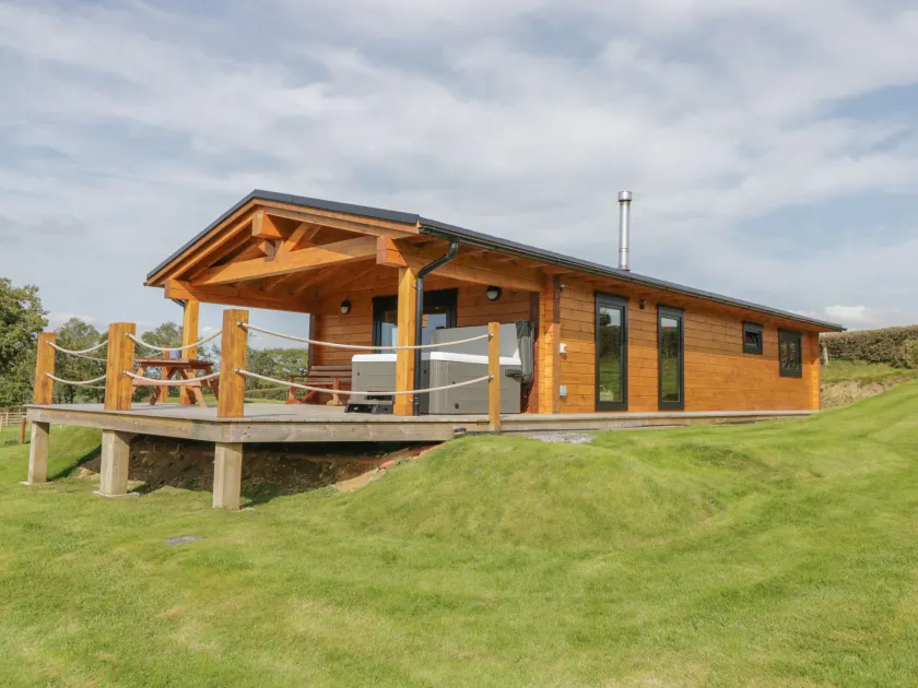 Bryn Eiddon Log Cabin - Image 1