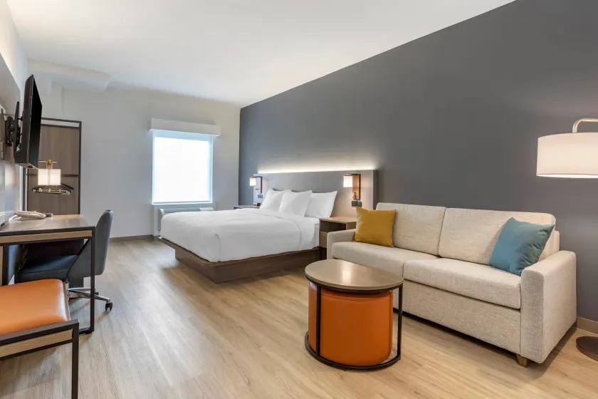 Comfort Inn & Suites Newark Liberty International Airport - Image 1