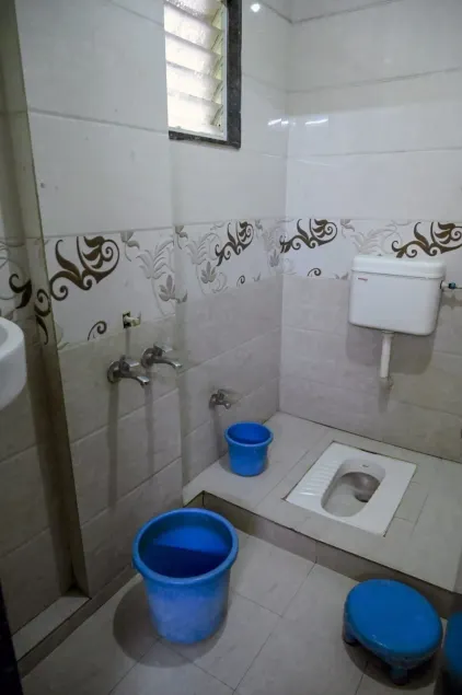 Chandrabhaga Bhakat Niwas- by Martandbhairav hospitality LLP - Salle de bain