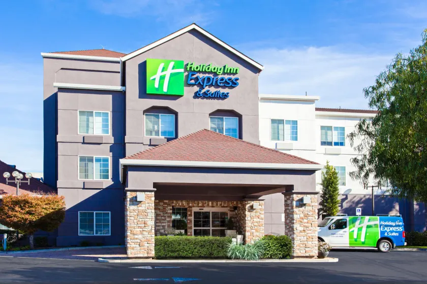 Holiday Inn Express & Suites Oakland - Airport by IHG - Image 1