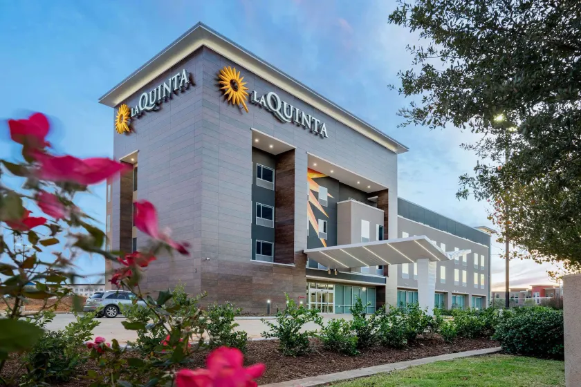 La Quinta Inn & Suites Katy-Mills by Wyndham Katy - Image 1
