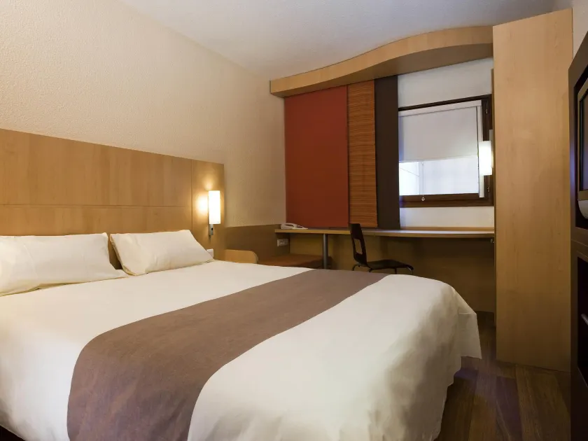 ibis Cambrai - Image 1