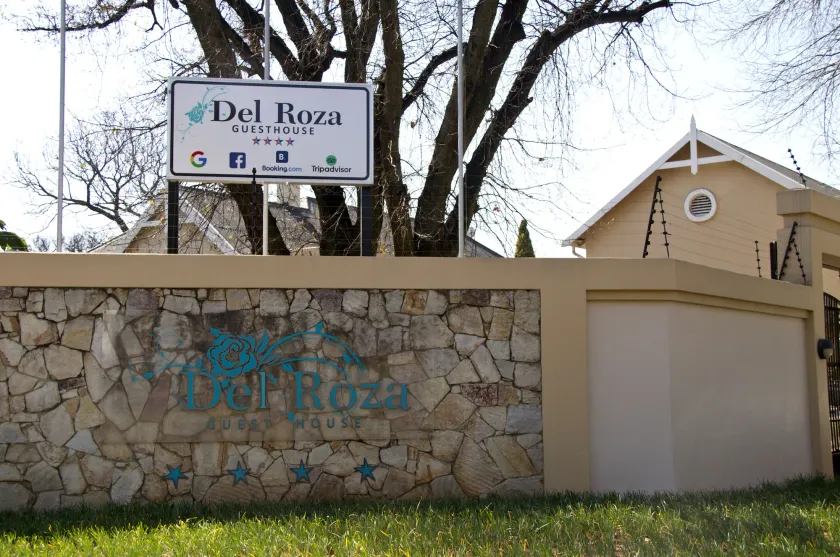 Del Roza Guest House - Image 1