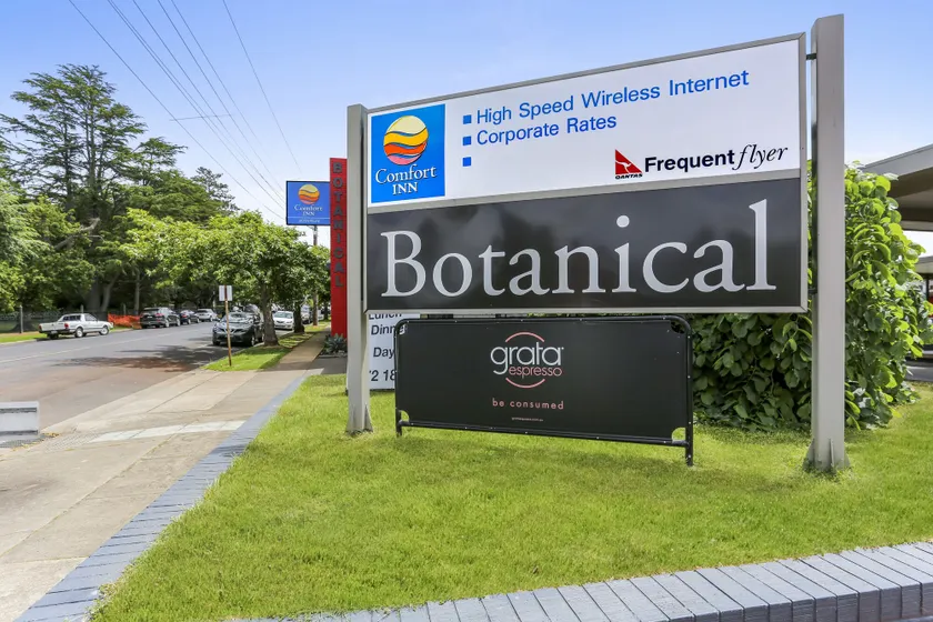 Botanical Hamilton - Image 1