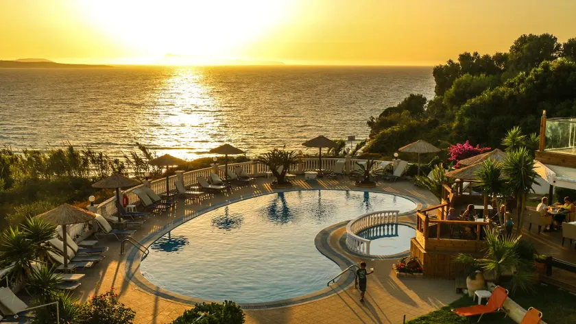 Tereza's Sunset Hotel - Image 1