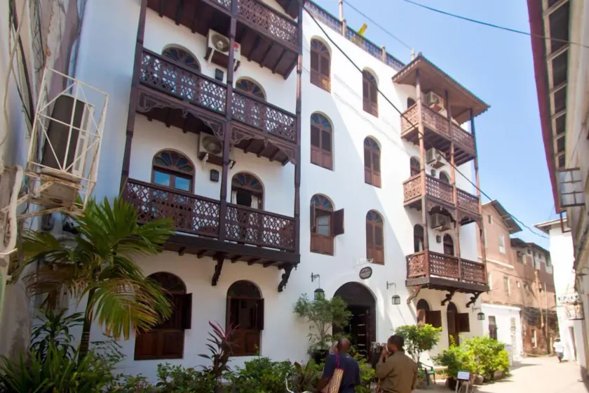 Asmini Palace Hotel - Image 1