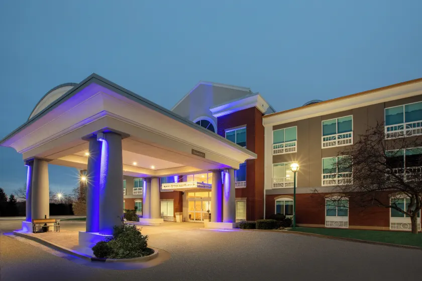 Holiday Inn Express Hotel & Suites Grand Rapids-North by IHG - Image 1