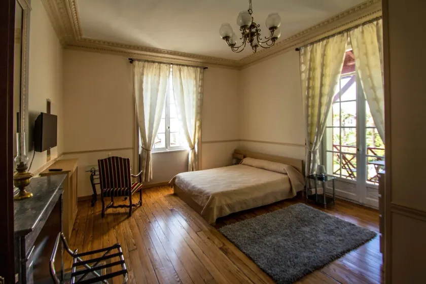 Hotel Bellevue - Image 1