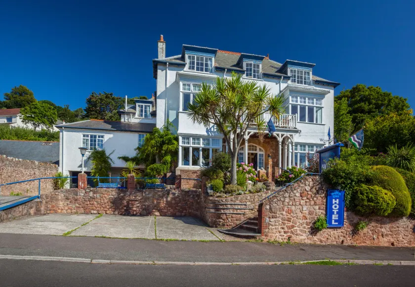 Marston Lodge Hotel - Image 1