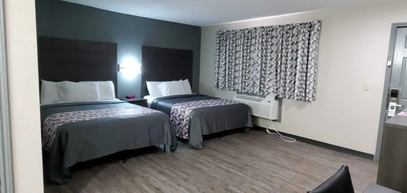 Crescent Park Motel & Suites - Image 1