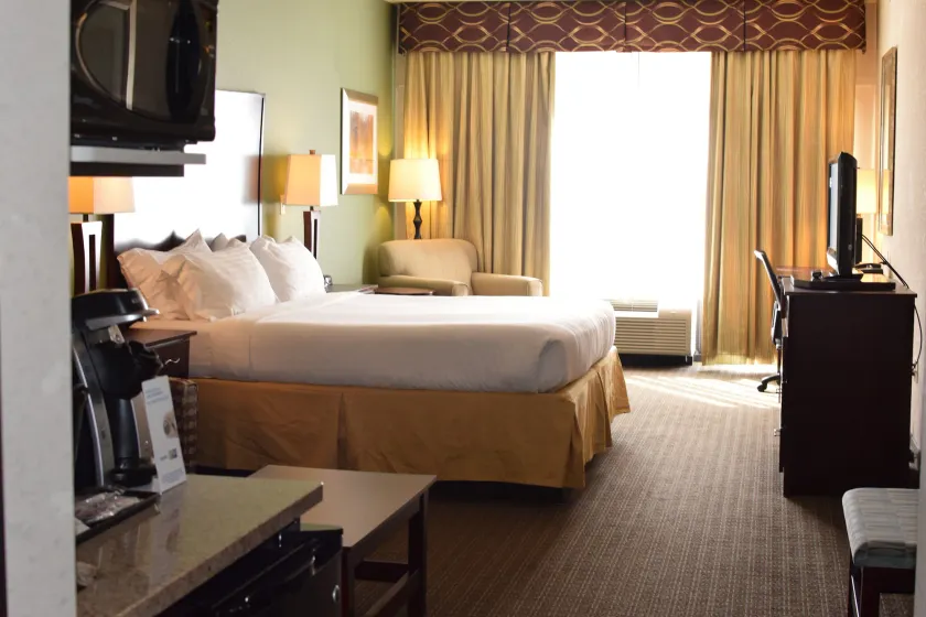 Holiday Inn Express Pratt by IHG - Rom