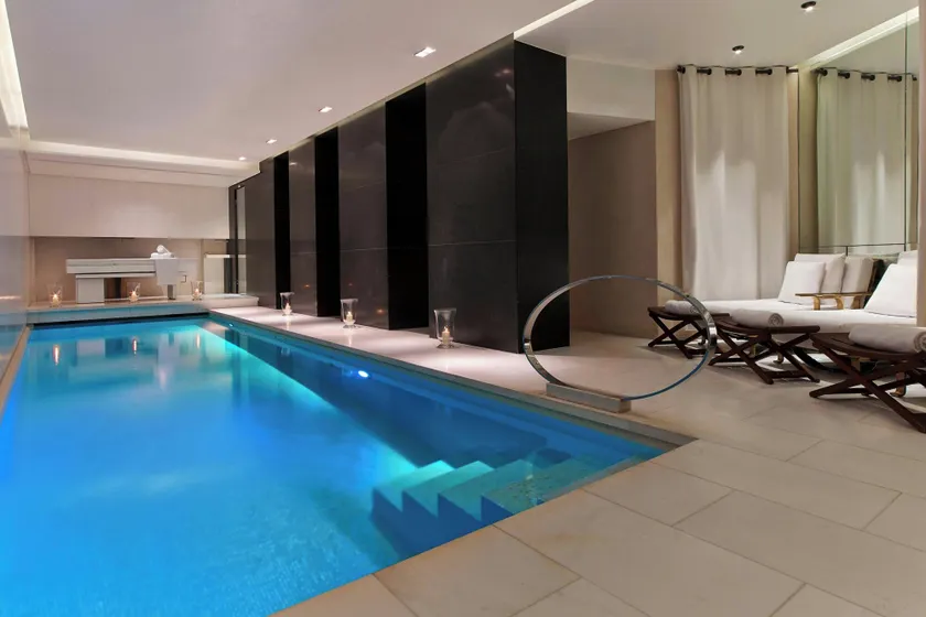 Hôtel Metropolitan Paris - Image 1