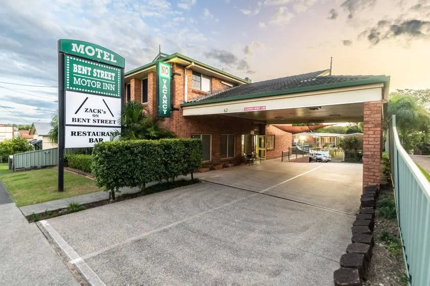 Bent Street Motor Inn - Image 1