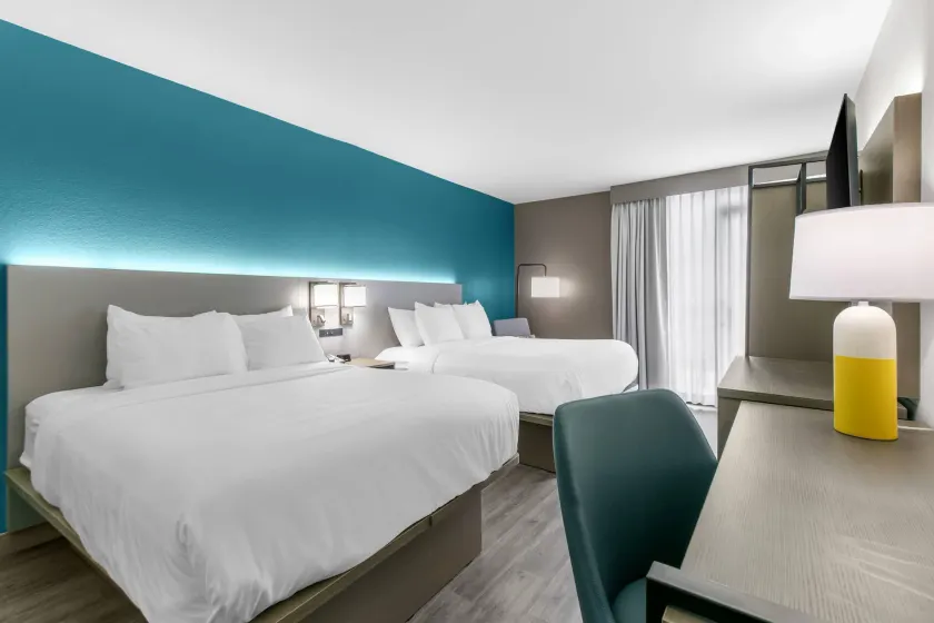 Comfort Inn & Suites - Image 1