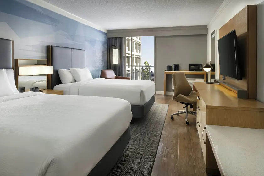 Courtyard by Marriott Long Beach Downtown - Image 1