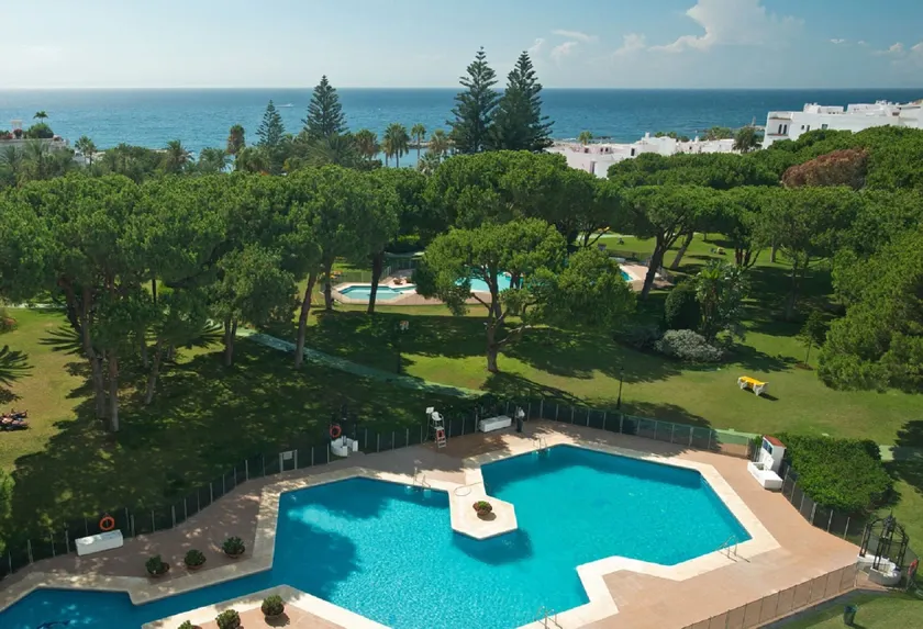 Beachside Puerto Banus Stunning Apartment 212 - Image 1