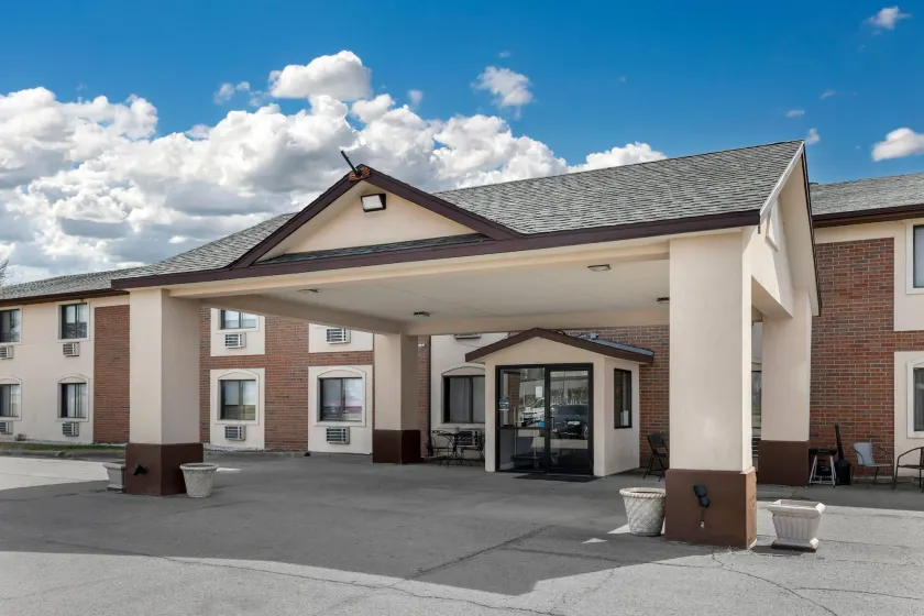 Quality Inn & Suites Ottumwa North - Image 1