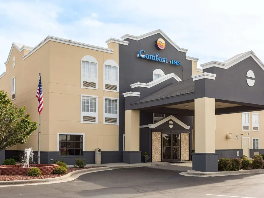 Comfort Inn Decatur Priceville - Image 1