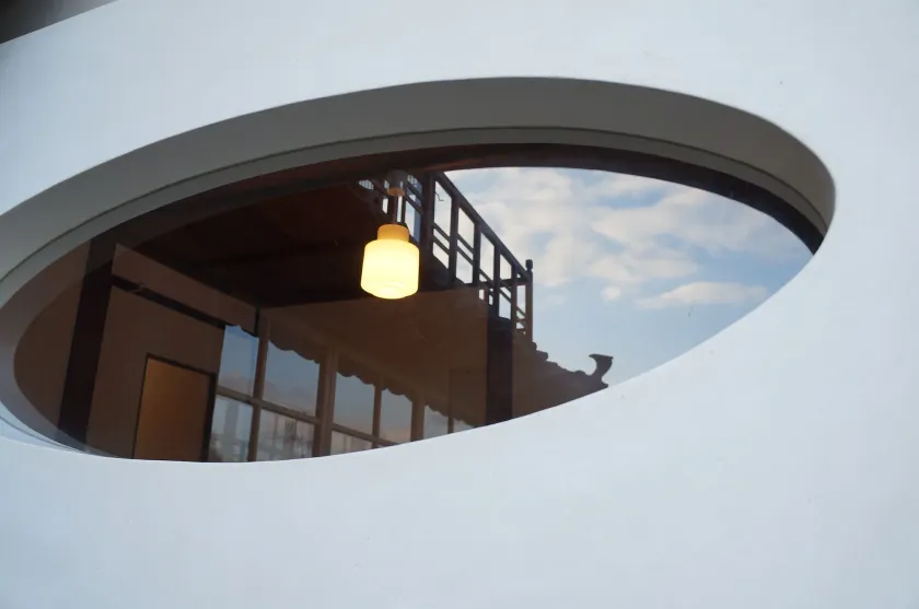 Moon's Cafe - Image 1