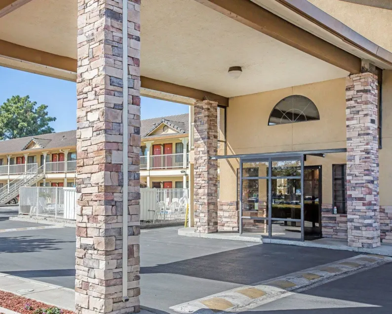 Quality Inn & Suites Woodland - Sacramento Airport - Image 1