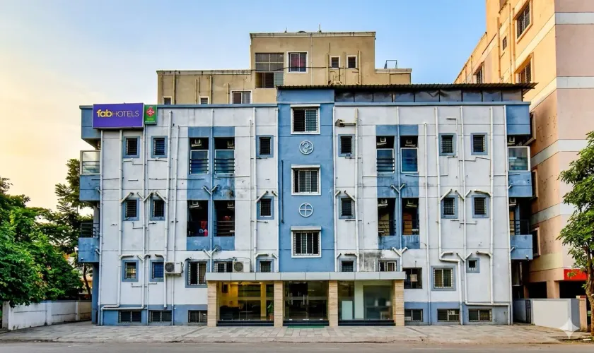 FabHotel SRH - Nr Rajiv Gandhi Infotech Park - Image 1