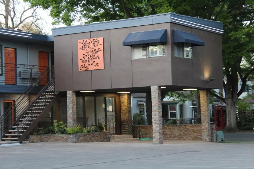 The Vine Inn Davis - Image 1