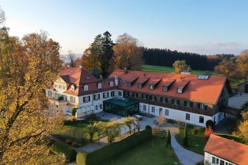 Schlossgut Oberambach BioHotel und Vitalzentrum - Image 1