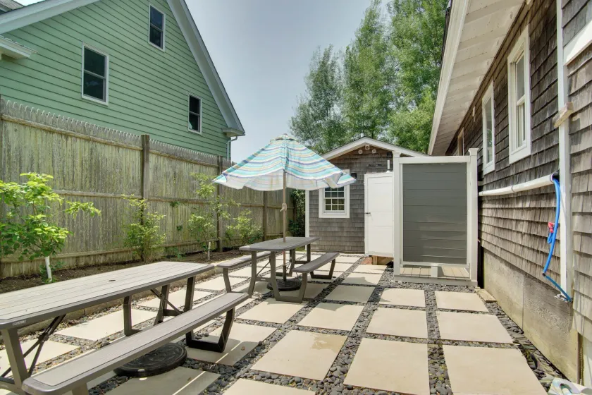 Walk to Beach! Oak Bluffs Home & Studio - Image 1