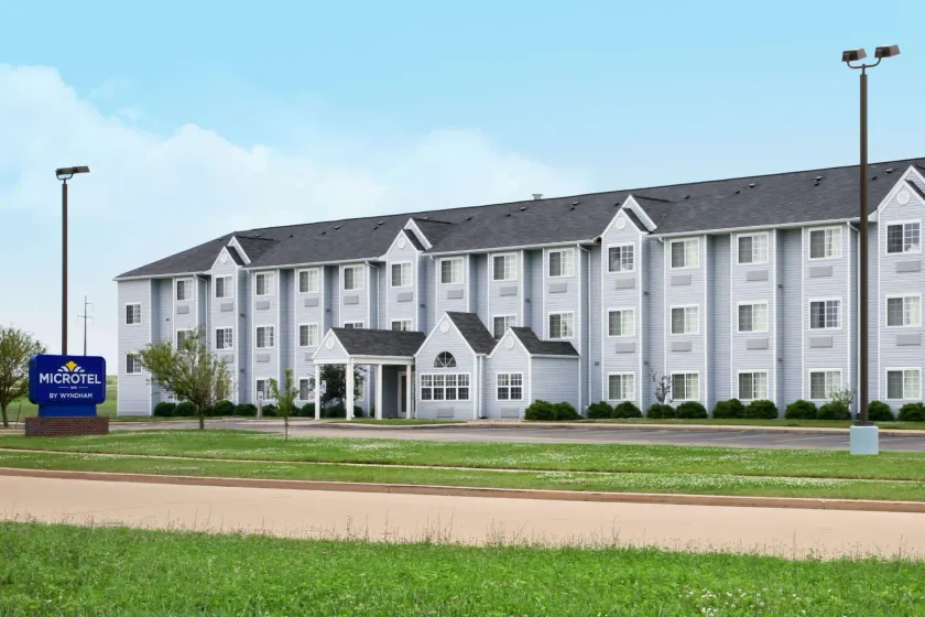 Microtel Inn by Wyndham Champaign - Image 1