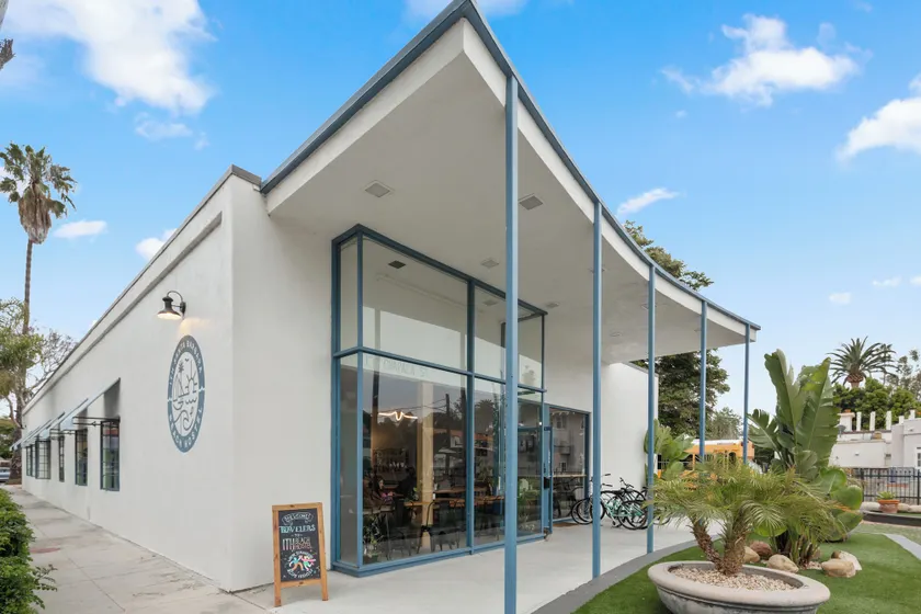  ITH Santa Barbara Surf Hostel - Image 1