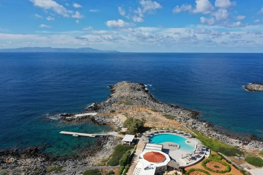 Kavos Hotel & Suites - Image 1