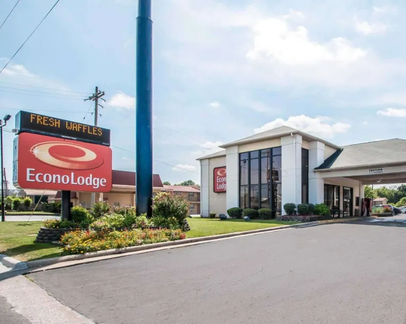 Econo Lodge Springfield I-44 - Image 1