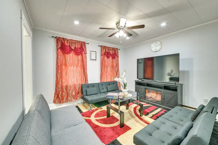 2 Mi to Union College! Newly Renovated Apartment - Image 1