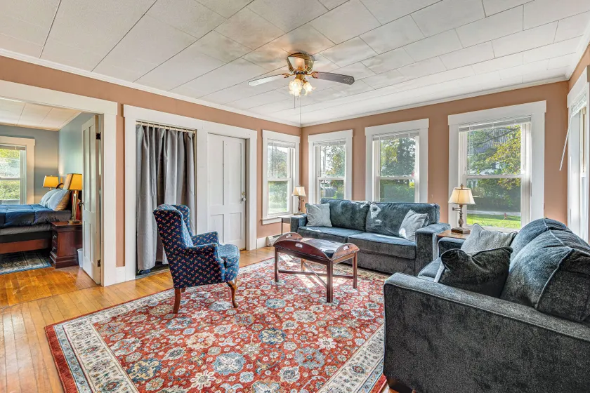 Steps to Main Street: Cozy North Country Retreat - Image 1