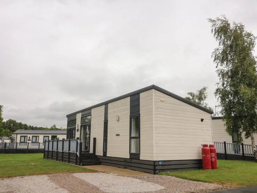 Waterside Lodge - Image 1